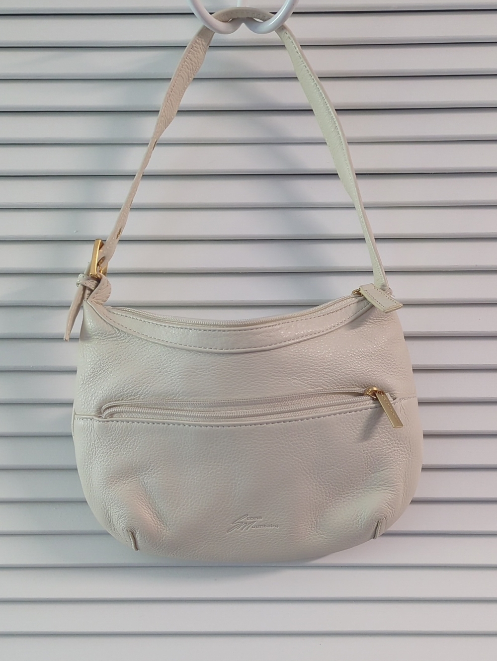 Stone Mountain Accessories Cream Shoulder Bag with Gold Hardware - Picture 2 of 8